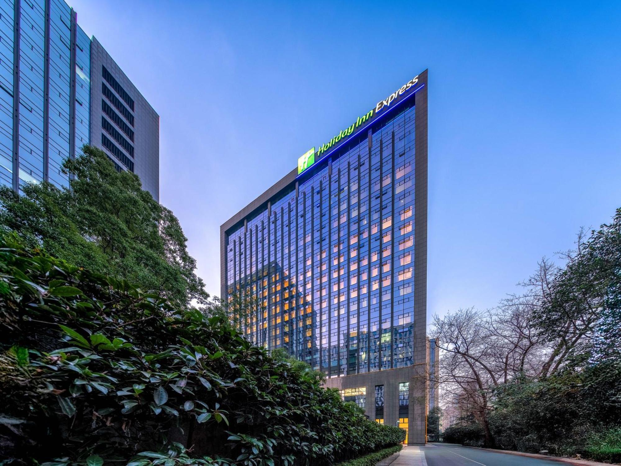 Holiday Inn Express Hangzhou Huanglong Exterior photo