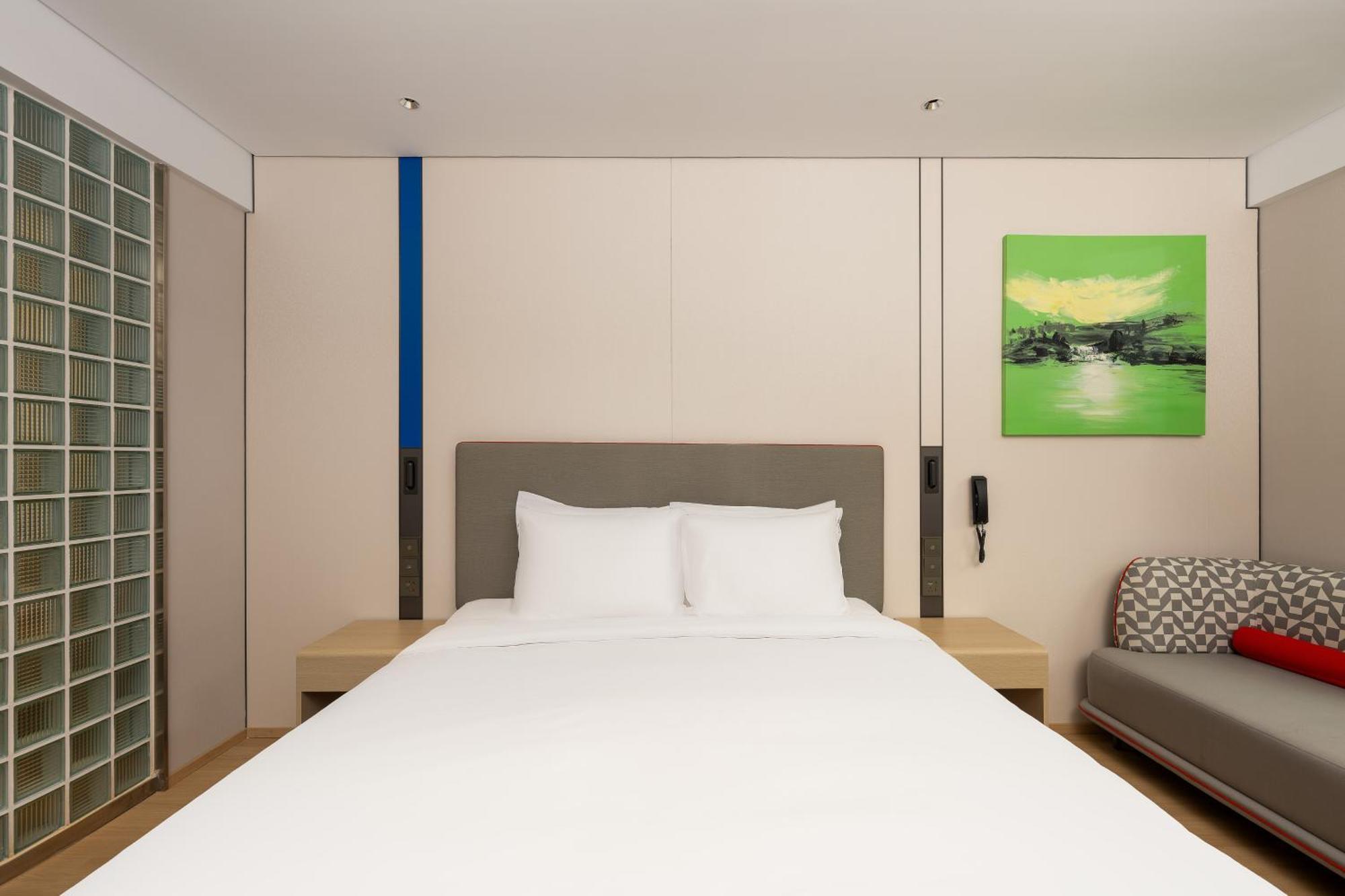 Holiday Inn Express Hangzhou Huanglong Exterior photo