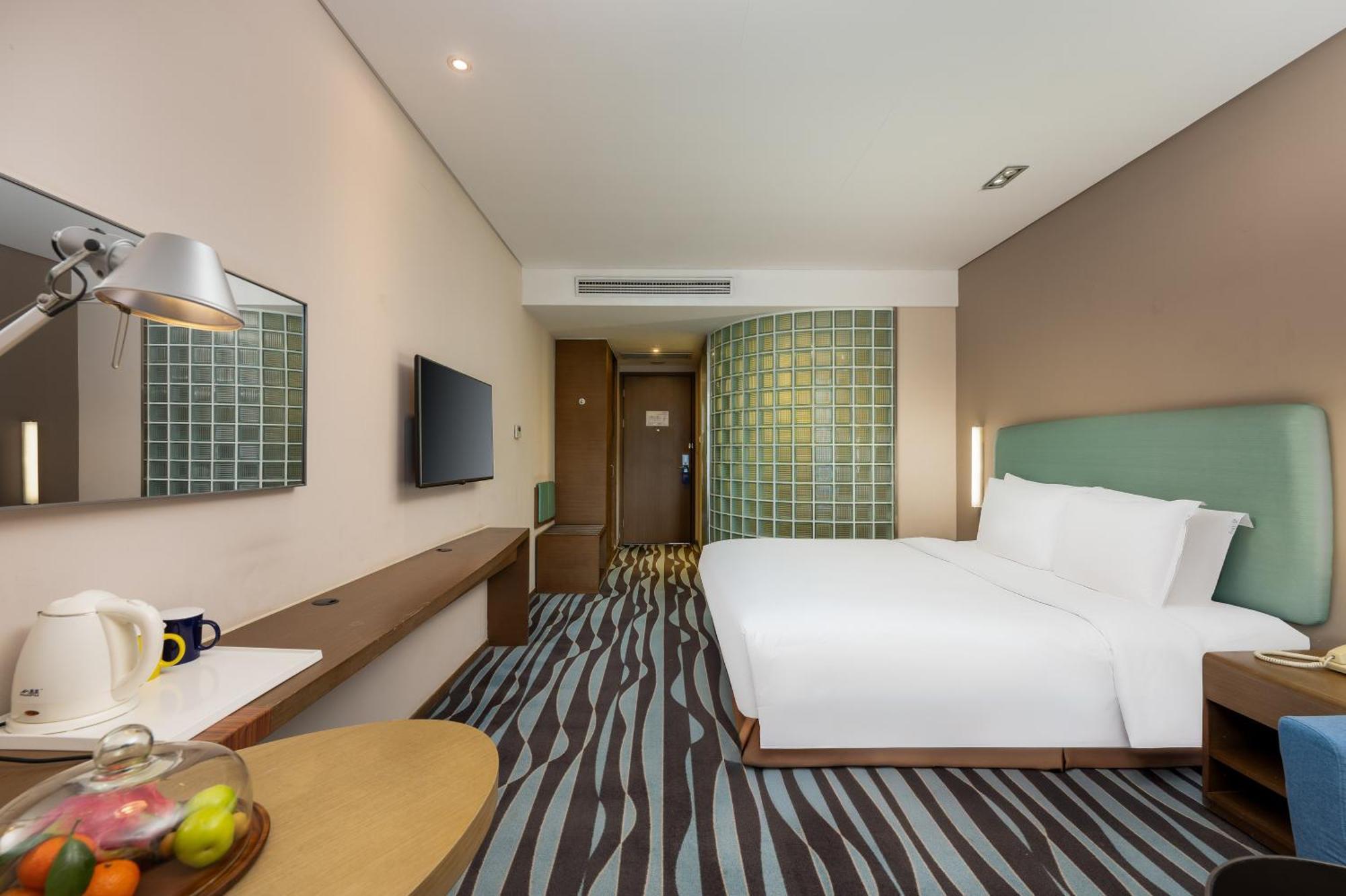 Holiday Inn Express Hangzhou Huanglong Exterior photo
