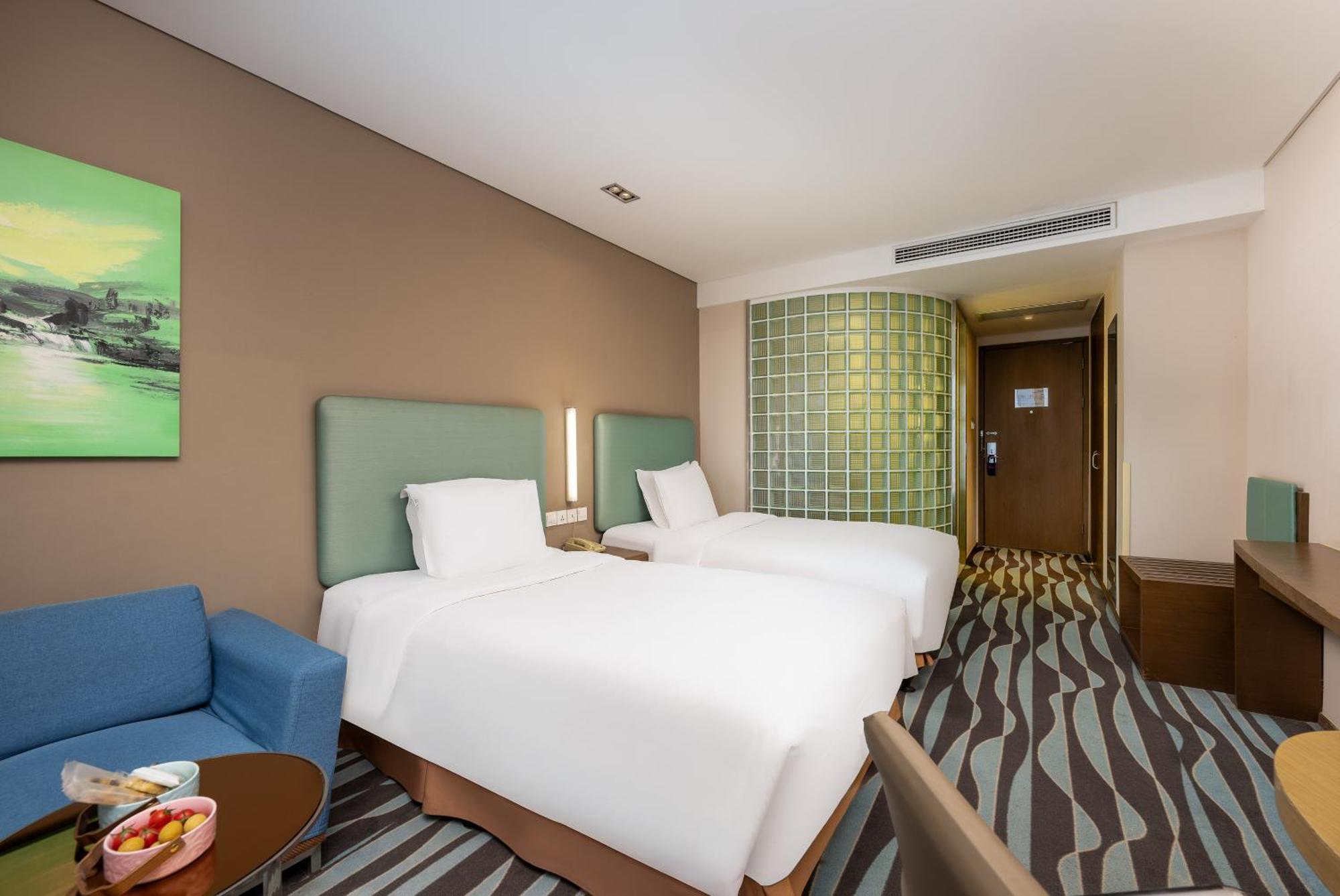 Holiday Inn Express Hangzhou Huanglong Exterior photo