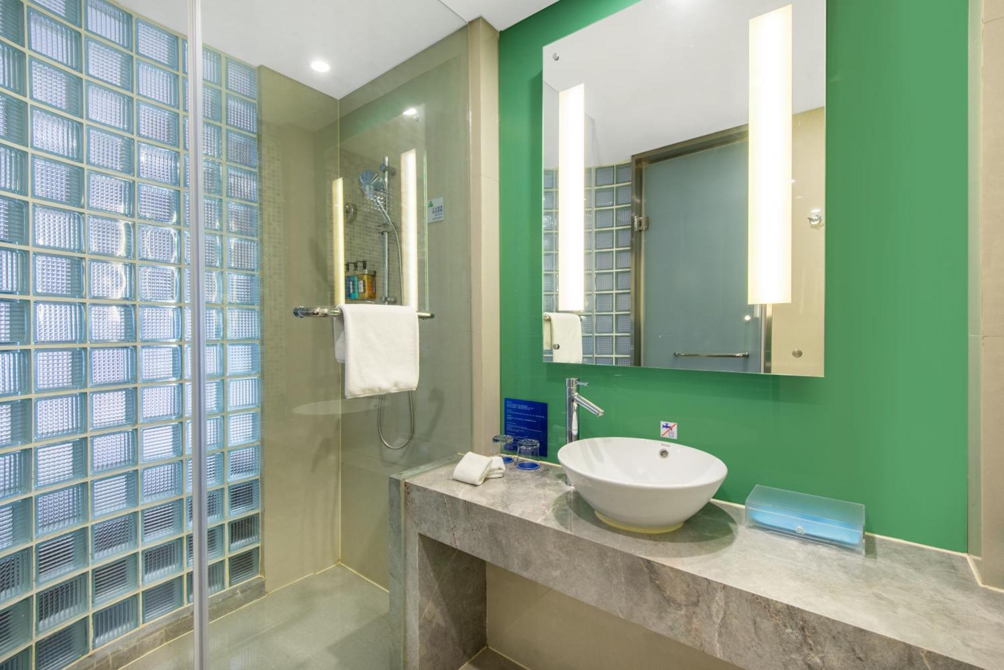 Holiday Inn Express Hangzhou Huanglong Exterior photo