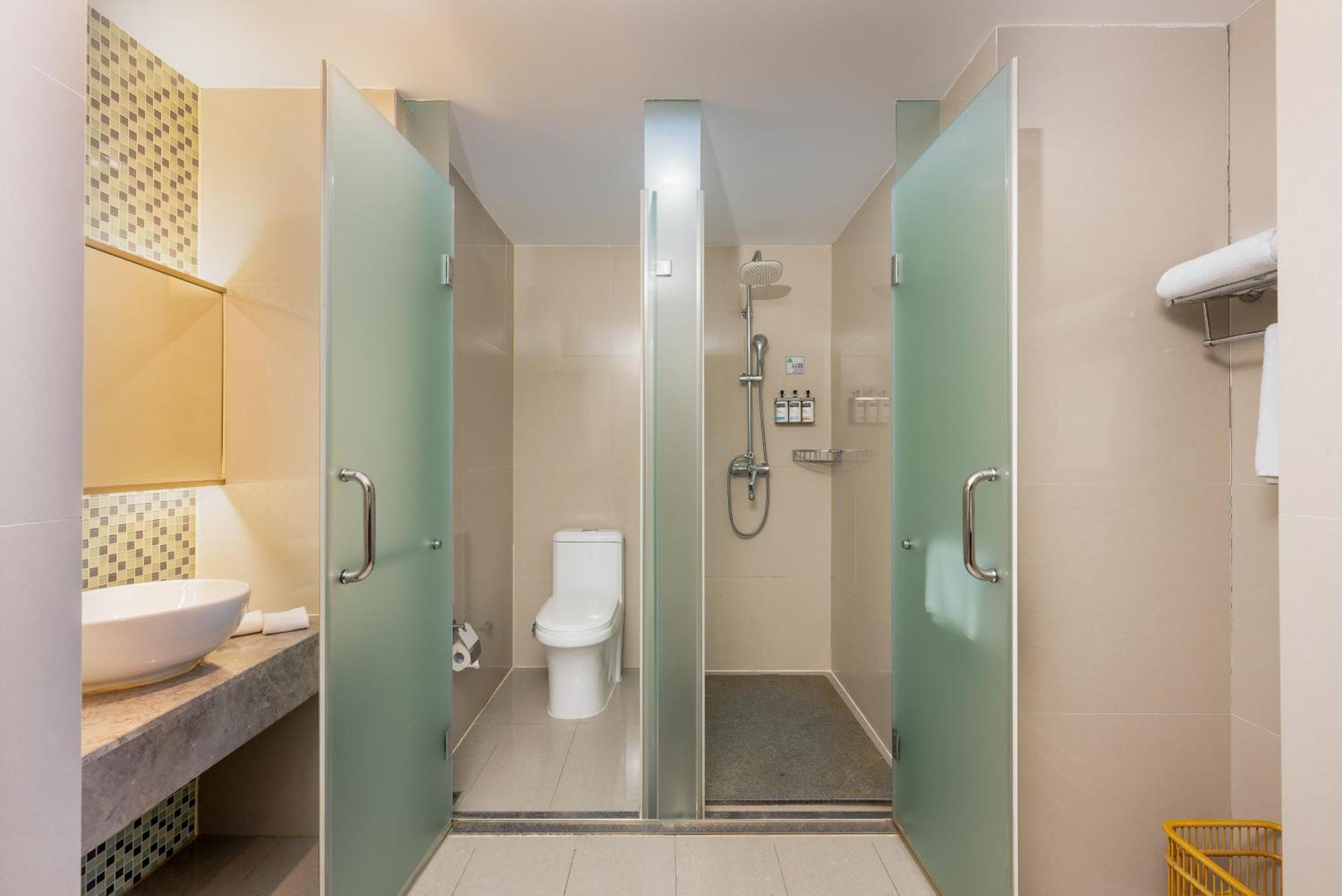 Holiday Inn Express Hangzhou Huanglong Exterior photo