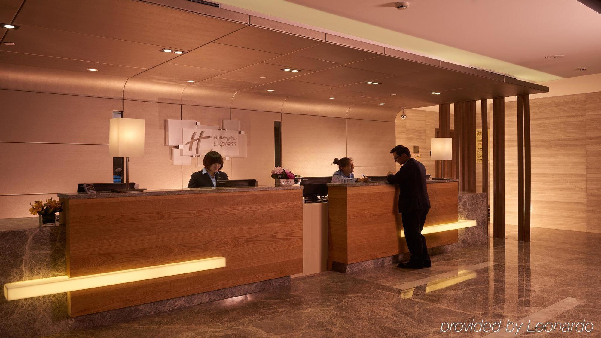 Holiday Inn Express Hangzhou Huanglong Exterior photo