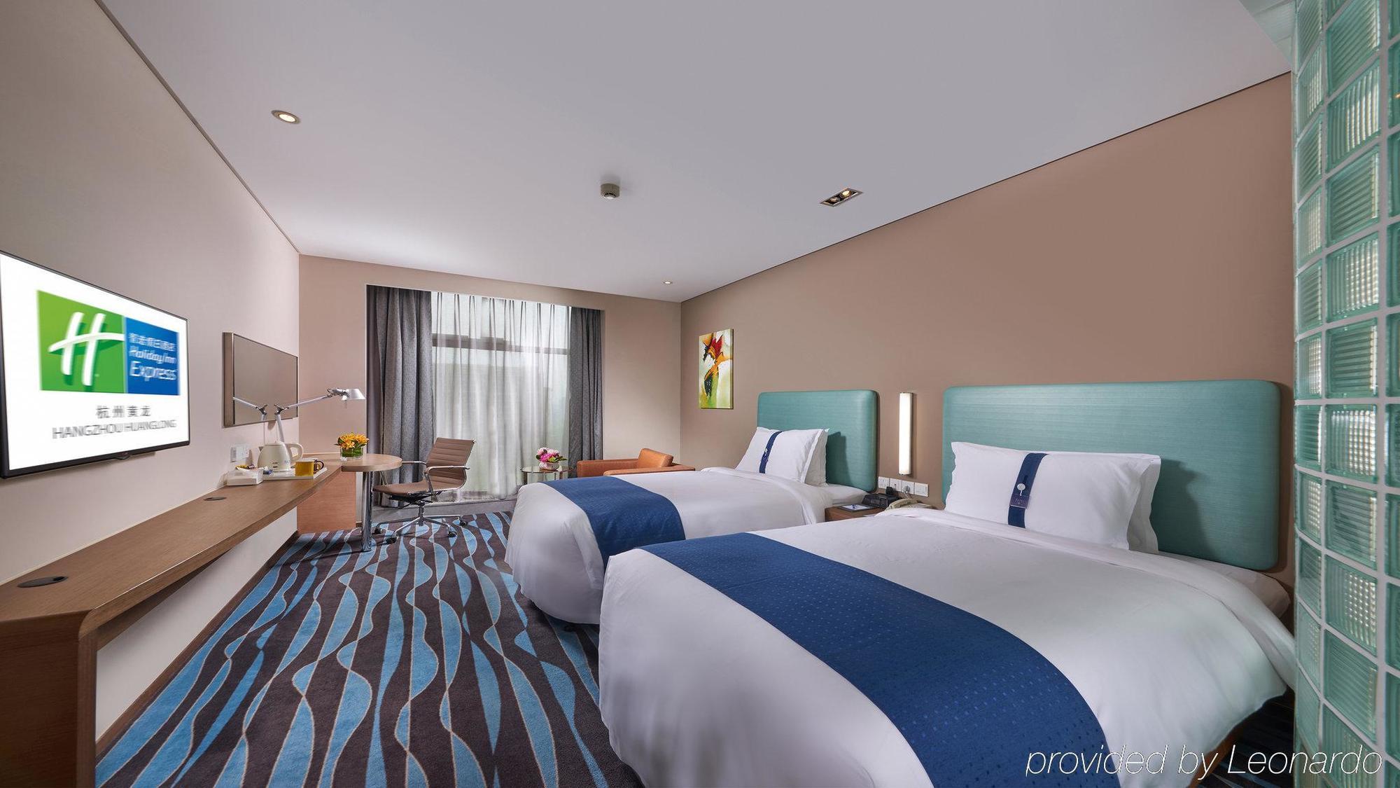 Holiday Inn Express Hangzhou Huanglong Exterior photo