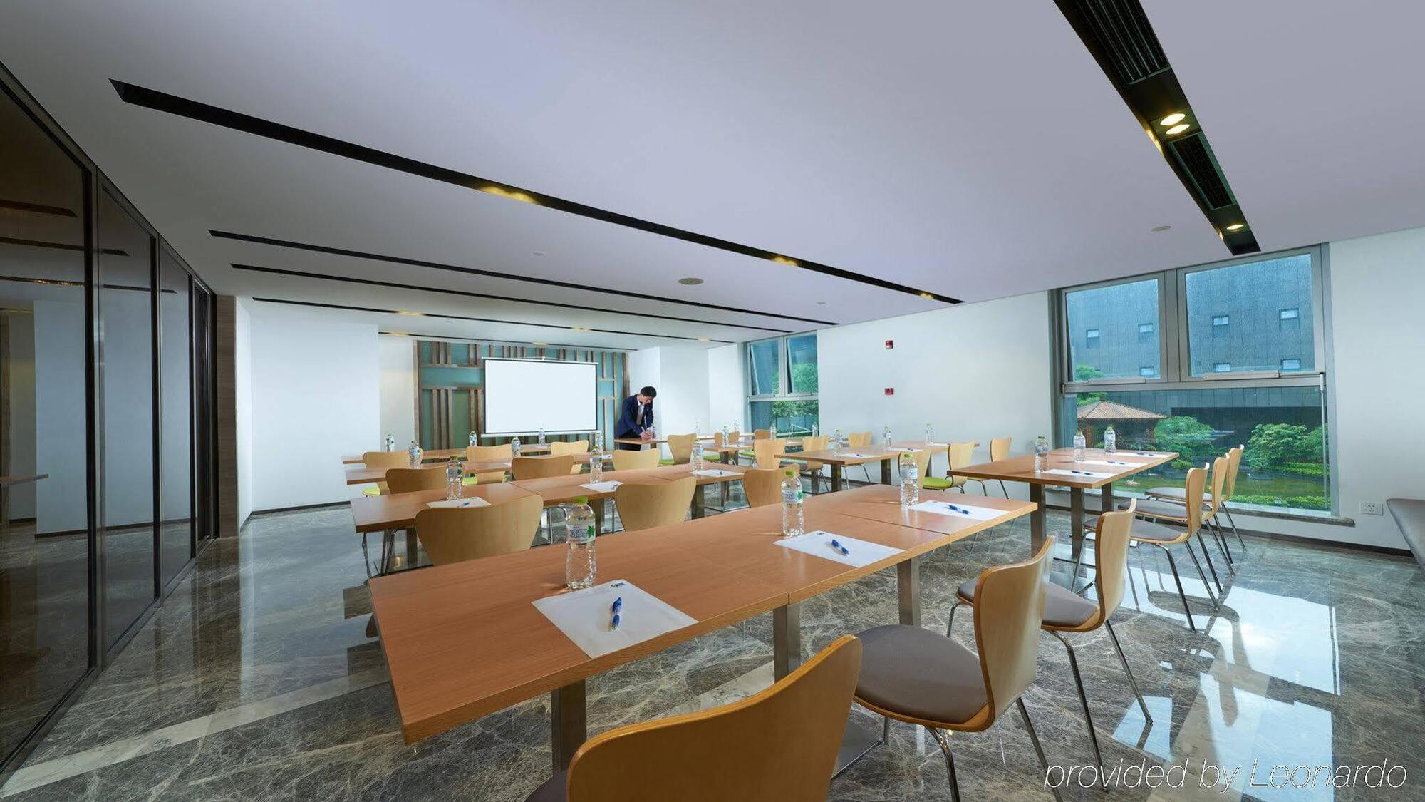 Holiday Inn Express Hangzhou Huanglong Exterior photo