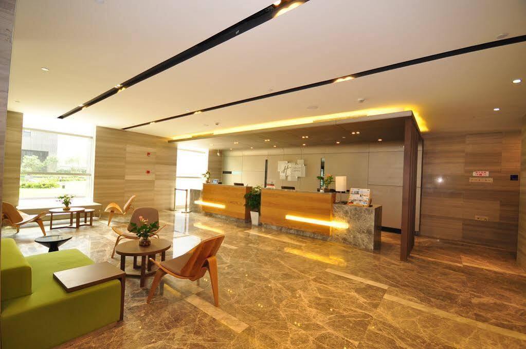 Holiday Inn Express Hangzhou Huanglong Exterior photo