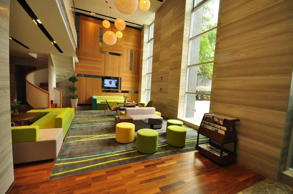 Holiday Inn Express Hangzhou Huanglong Exterior photo