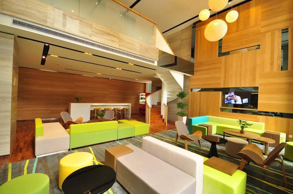 Holiday Inn Express Hangzhou Huanglong Exterior photo