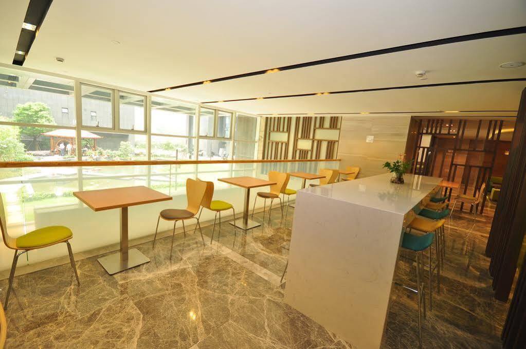 Holiday Inn Express Hangzhou Huanglong Exterior photo
