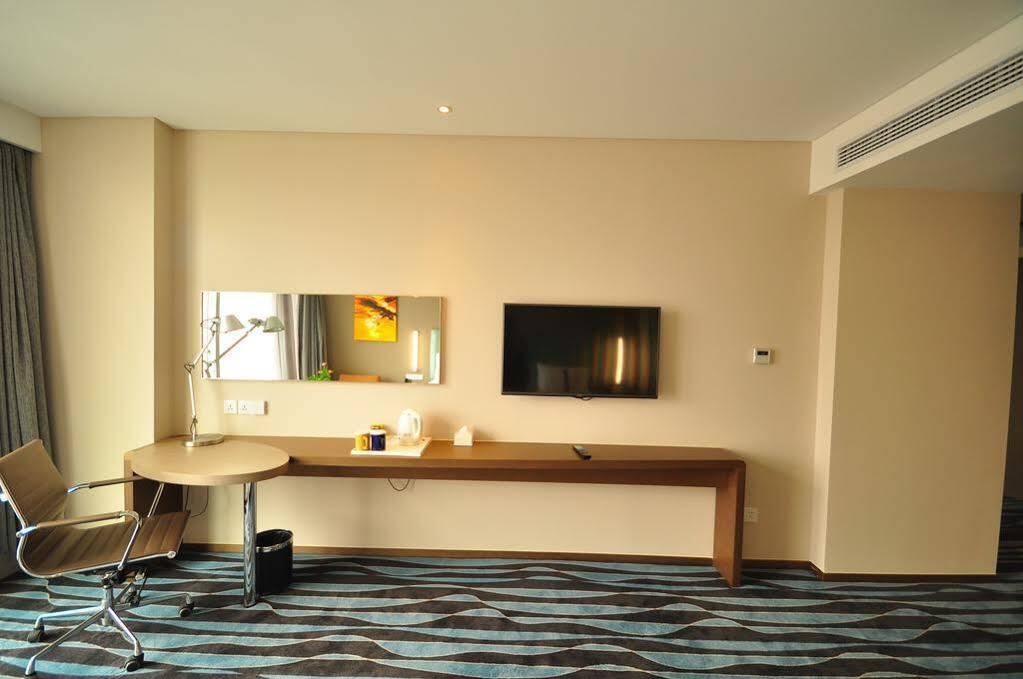 Holiday Inn Express Hangzhou Huanglong Exterior photo